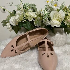 NEW C. Est. 1949 Women's Flats with Cutout Design- Blush CREAM , Size 9W